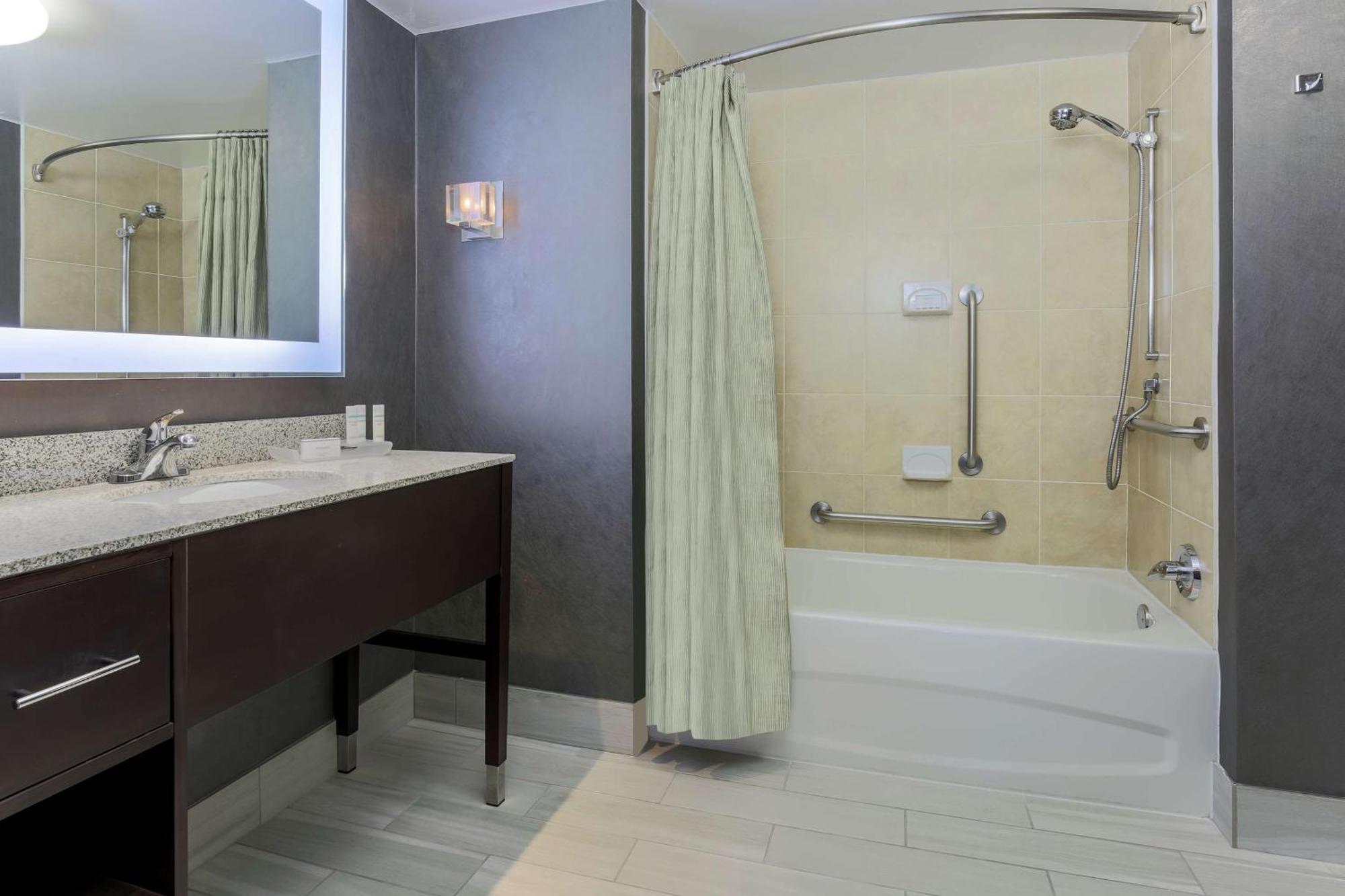 Hotel Homewood By Hilton Long Island-melville