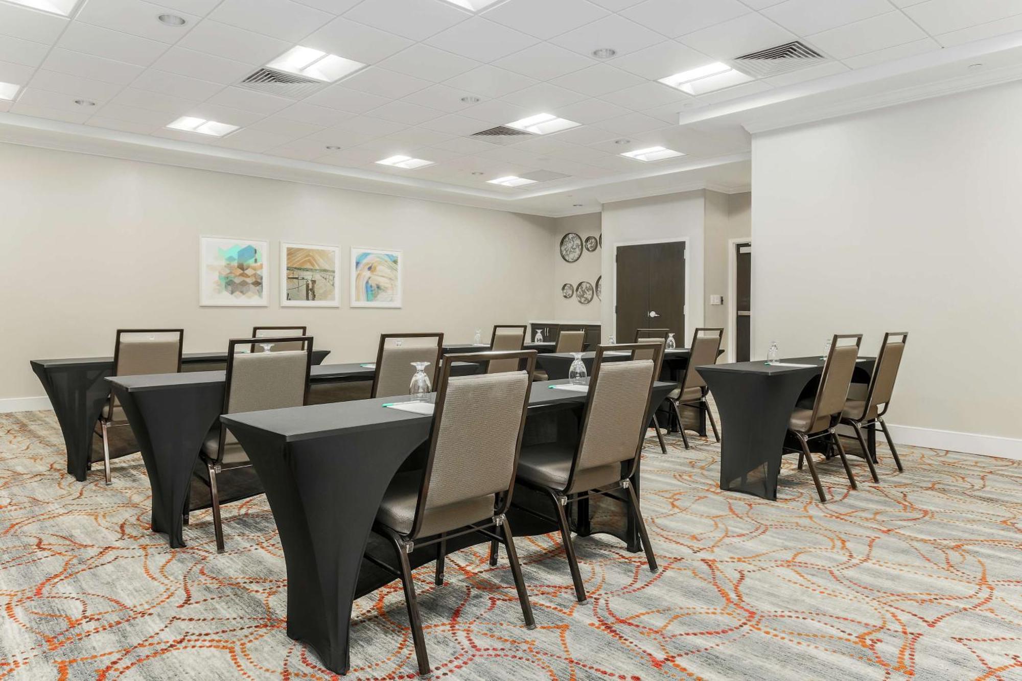 Hotel Homewood By Hilton Long Island-melville 3*
